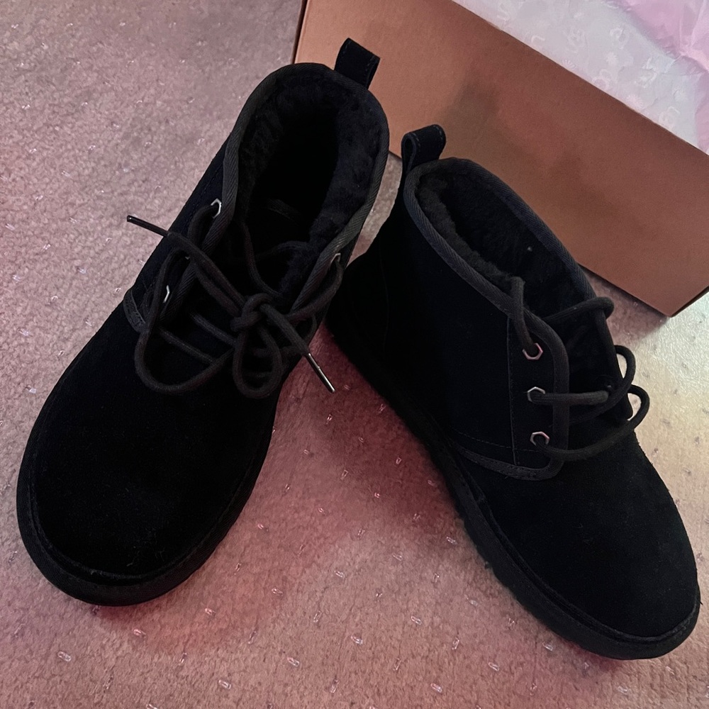 SOLD Women’s 9 Neumel Uggs